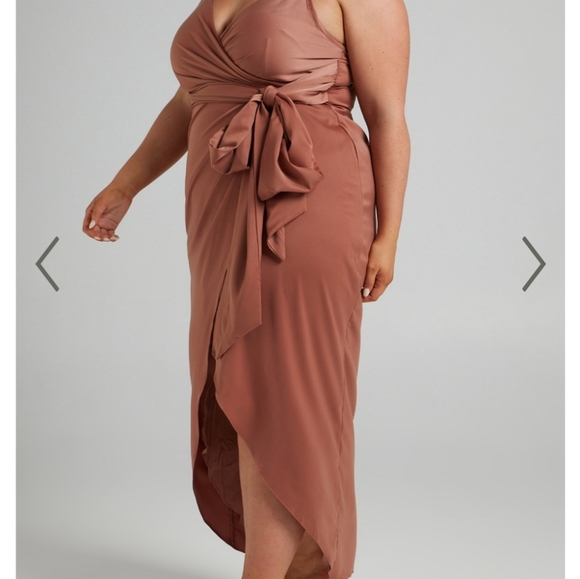 SHOWPO "How Will I Know" Dress in Champagne NWT - Picture 2 of 4